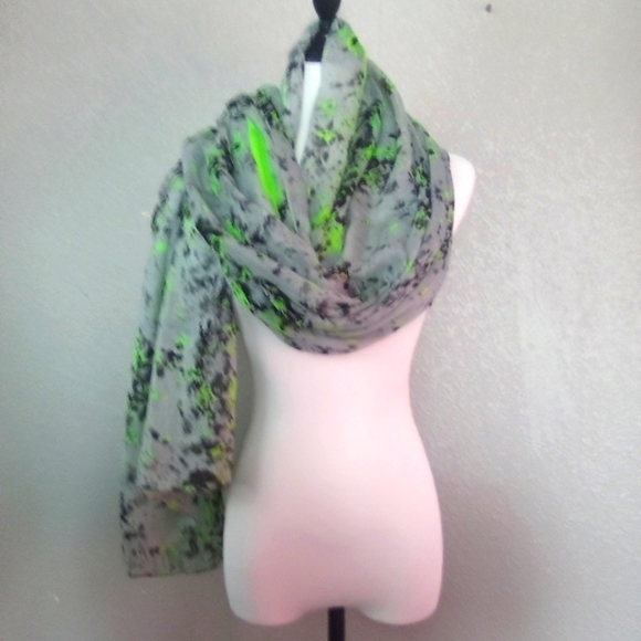 Beautiful scarves ( box P) - Picture 1 of 3